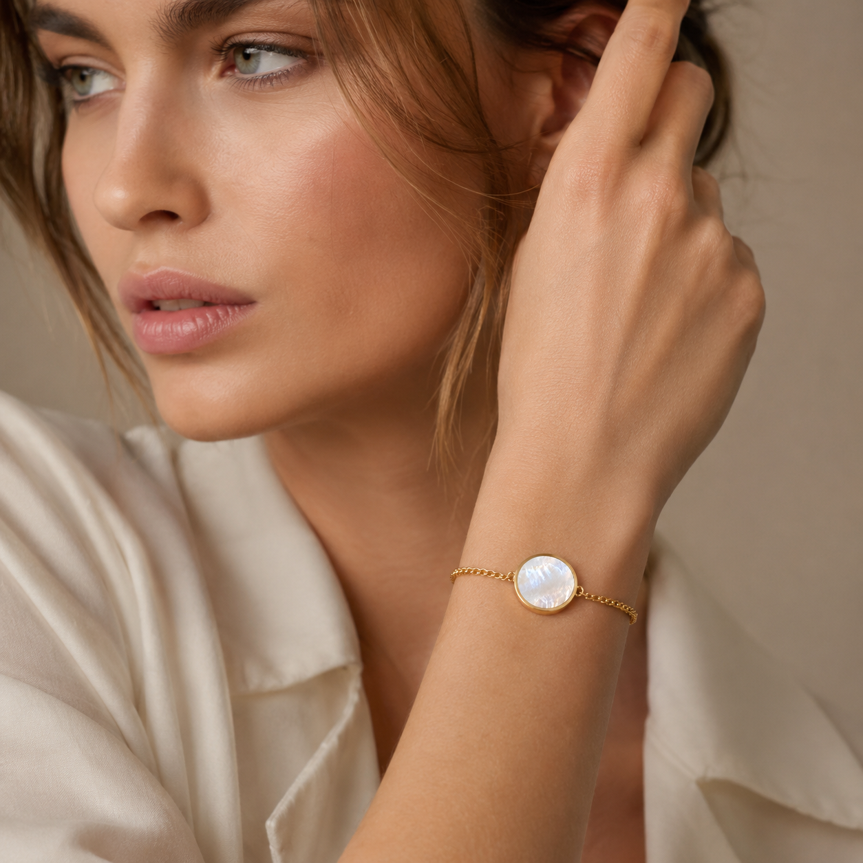 🔥50% off on the last day丨Oneswear® 14K Gold Mother-of-Pearl Mini Lip Balm Bracelet